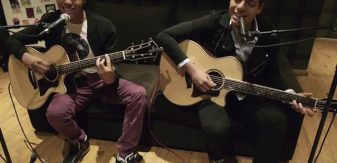 Session acoustique des Shady Brothers : Addicted to Your Love