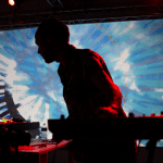 Charli Machine Fond Ciel Swill