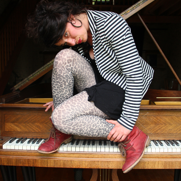 Photo de profil de Violette Prévost - La Pianiste Rouge