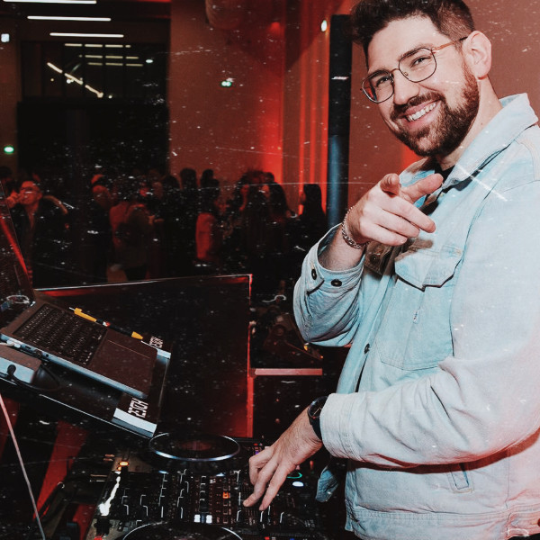 DJ RESCH